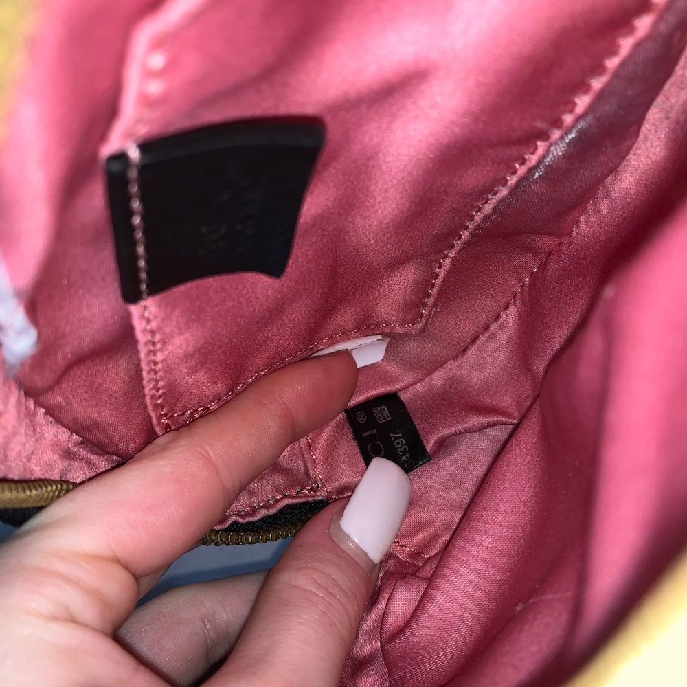 Gucci Velvet Belt Bag - Picture 3 of 11